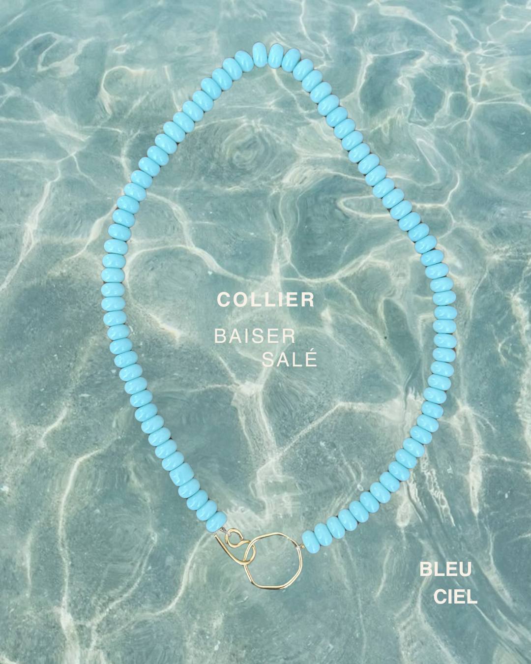 Fermoir plaqué or 18k du collier Baiser salé bleu ciel, façonné à la main par Capucine Arnoux