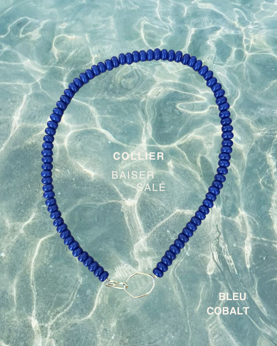 Collier Baiser salé bleu cobalt plaqué or 18k — détail par Capucine Arnoux