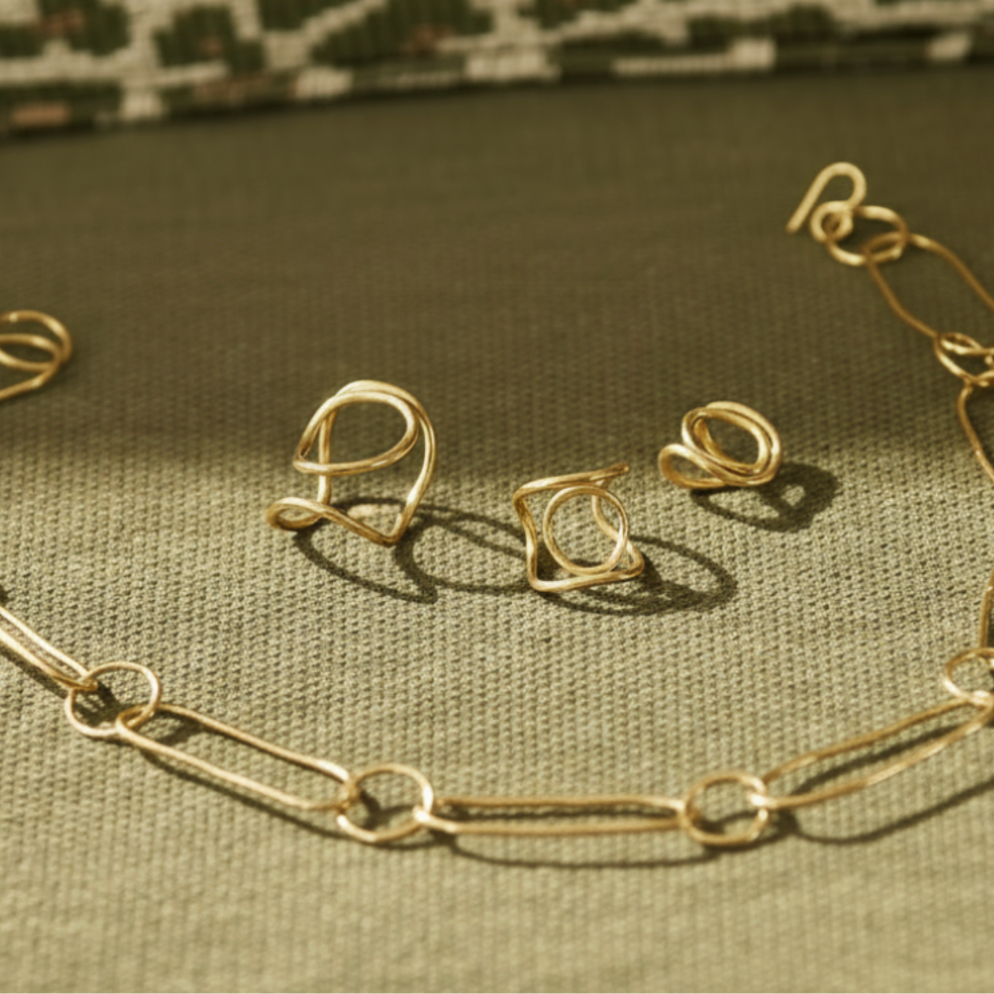 Bague premier regard par capucine arnoux face plaqué en or 18 carats bijou doré bague unique