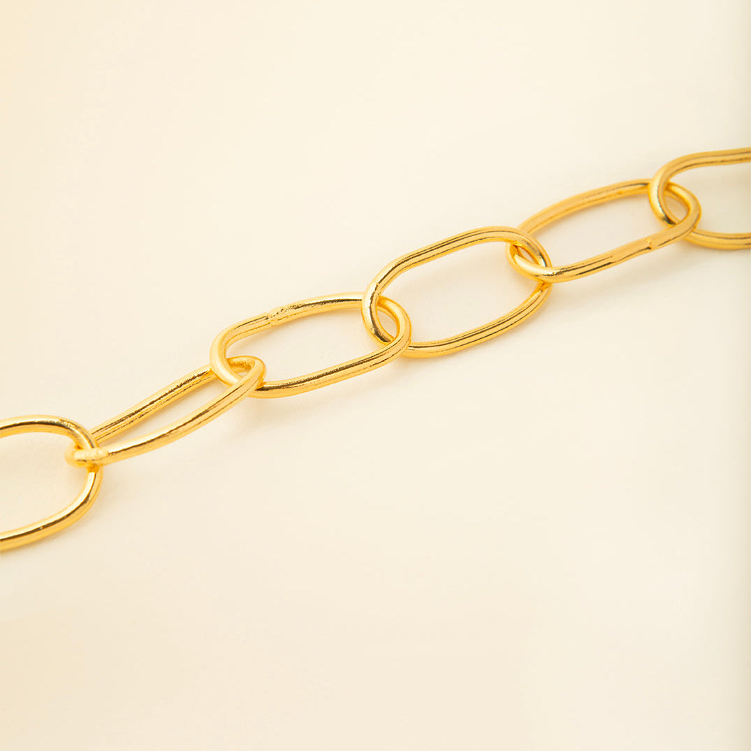 Détail du bijou Collier Sur le fil plaqué or 18 carats — fait main par Capucine Arnoux