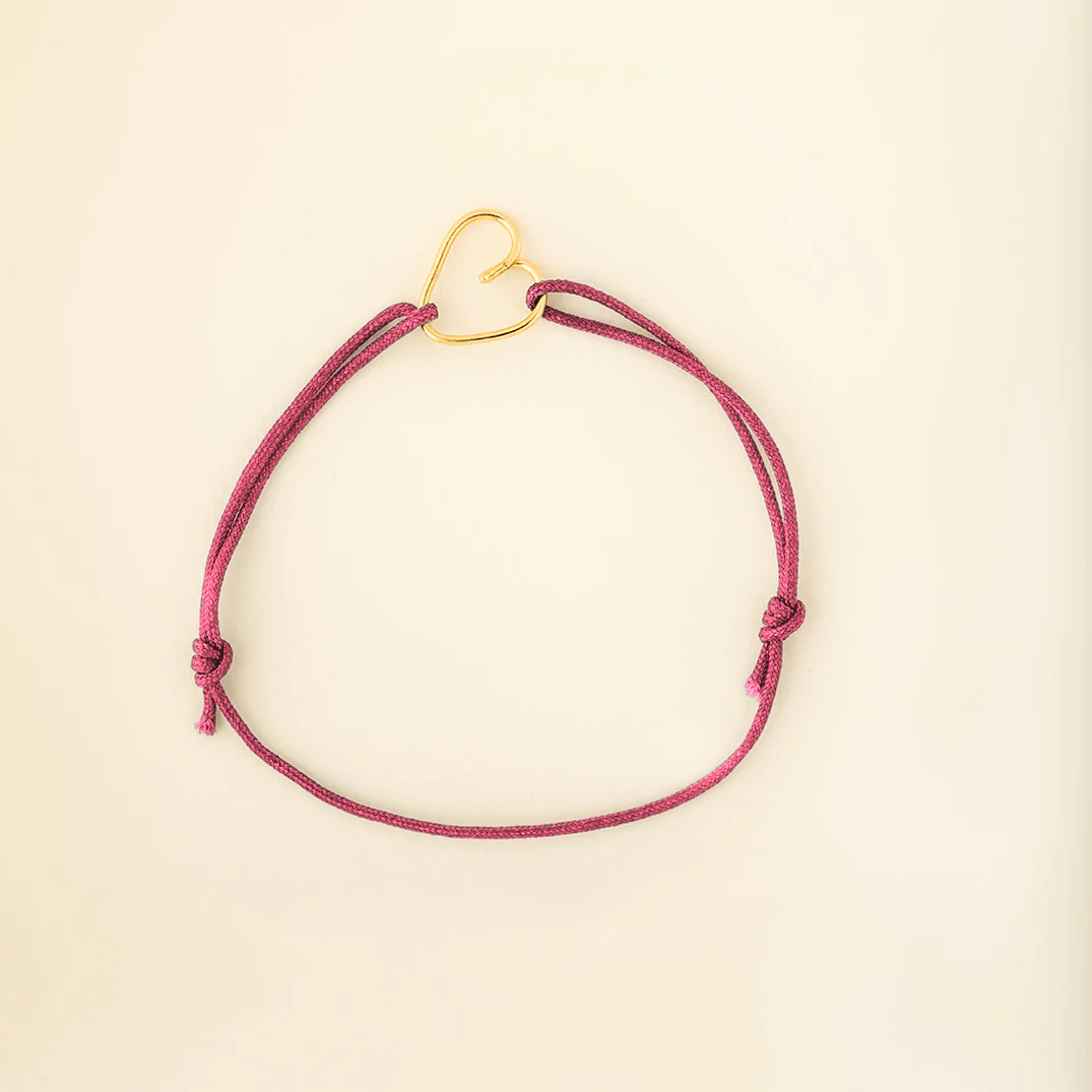 Bracelet Coup de cœur cordon rose et cœur plaqué or recyclé 18 carats, fait main par Capucine Arnoux