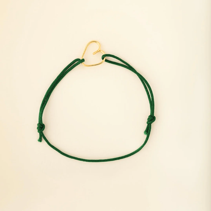 Bracelet Coup de cœur cordon vert émeraude et cœur plaqué or recyclé 18 carats, fait main par Capucine Arnoux