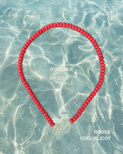 Collier Baiser salé rouge coquelicot plaqué or 18k — détail par Capucine Arnoux