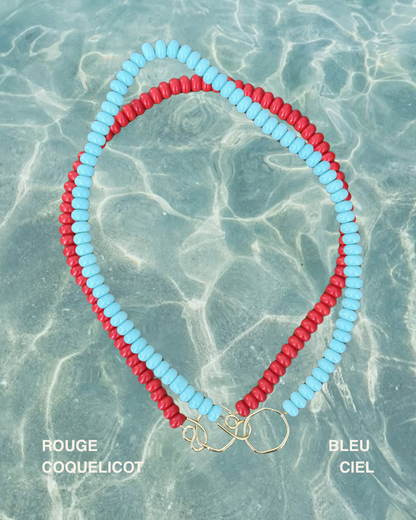 Colliers Baiser salé bleu ciel et rouge coquelicot — collection capsule été 2026 Capucine Arnoux