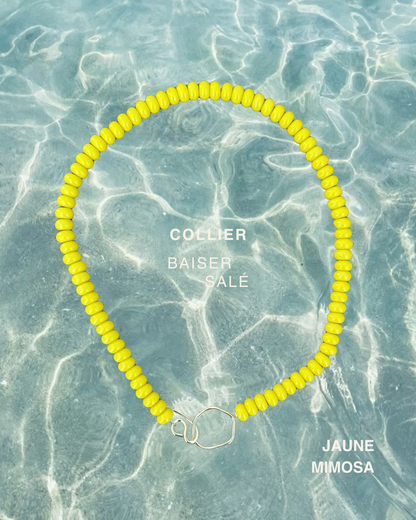 Collier Baiser salé jaune mimosa plaqué or 18k — détail par Capucine Arnoux
