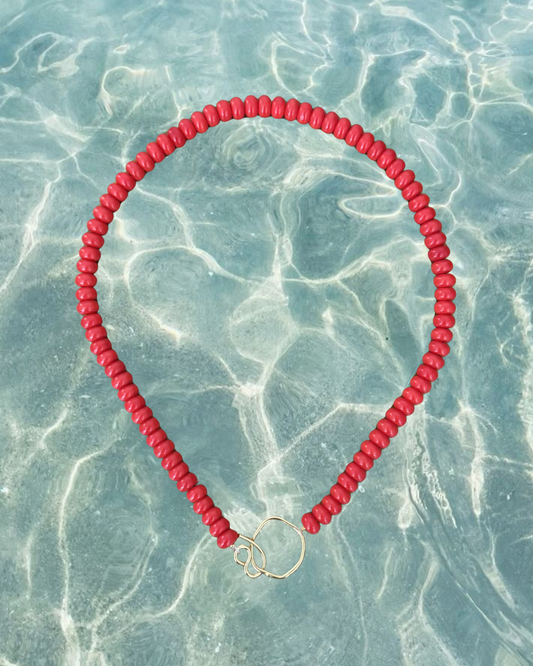 Collier Baiser salé rouge coquelicot — perles de verre rouge, fermoir plaqué or 18k fait main par Capucine Arnoux