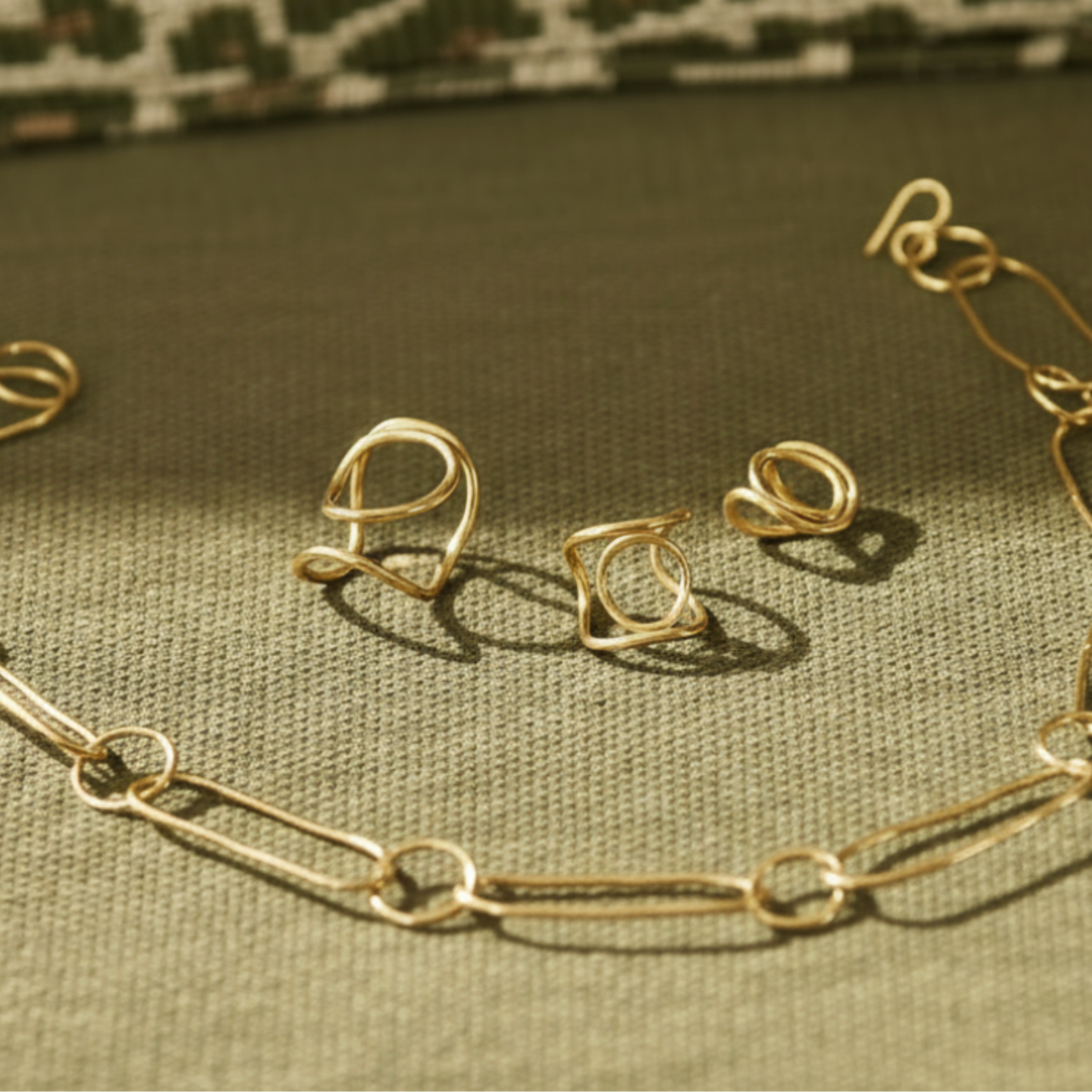 Bague premier regard par capucine arnoux face plaqué en or 18 carats bijou doré bague unique